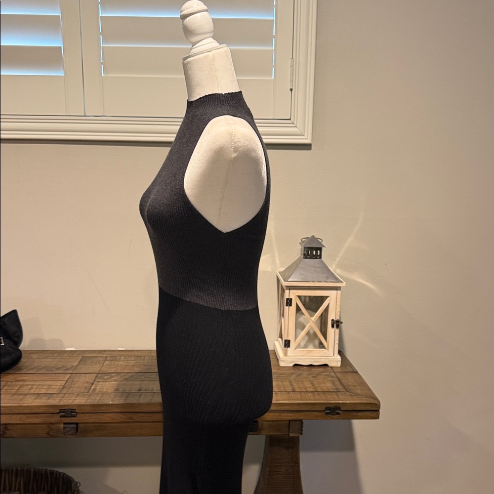 Elegant Black Maxi Dress - Picture 2 of 10